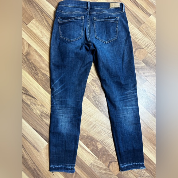 Express Dark Wash Raw Hem Woman’s Stretch Skinny Jean, Size 4R - Picture 2 of 10